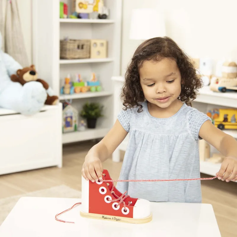 Brinquedo Educativo - Aprendendo a Amarrar o Cadarço - Melissa And Doug - New Toys