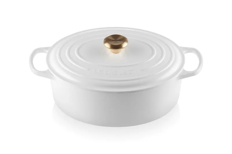 PANELA LE CREUSET OVAL SIGNATURE PEGADOR DOURADO FERRO ESMALTADO 31CM BRANCO 21178310101441 - Le creuset