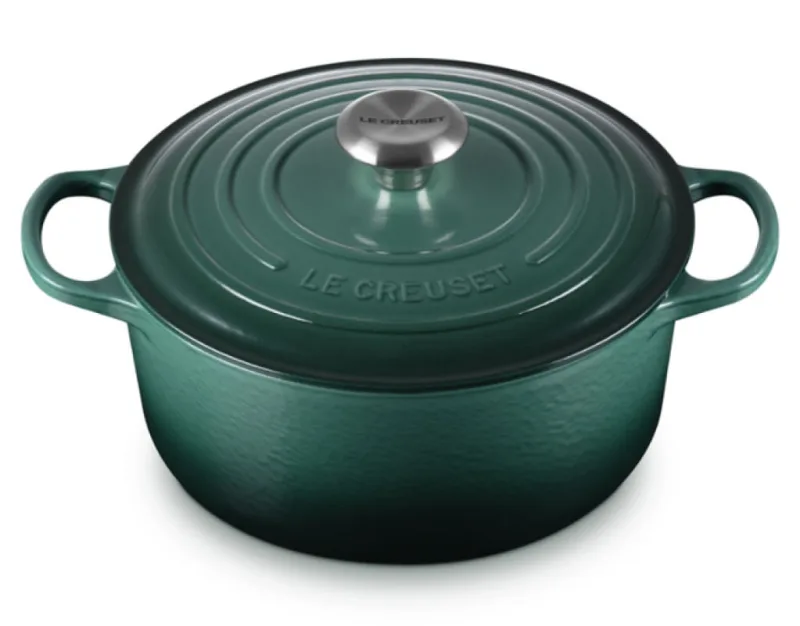 PANELA REDONDA LE CREUSET 20CM SIGNATURE FERRO ESMALTADO PEGADOR INOX VERDE ARTICHAUT 21177207954430 - Le creuset