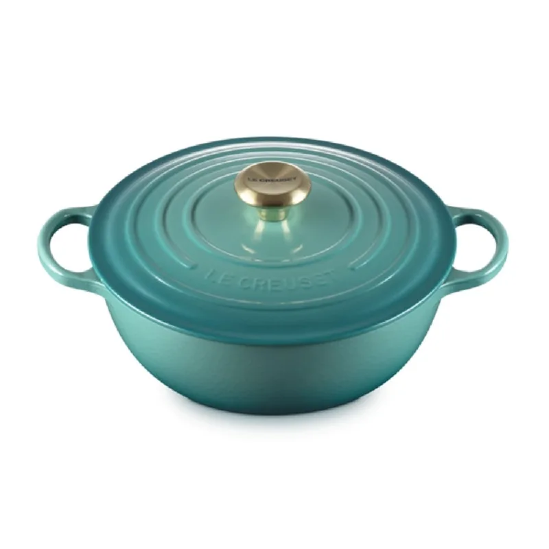 PANELA MARMITA LE CREUSET SIGNATURE 26CM PUXADOR DOURADO EM FERRO FUNDIDO BLEU RIVIERA 21114260990450 - Le creuset