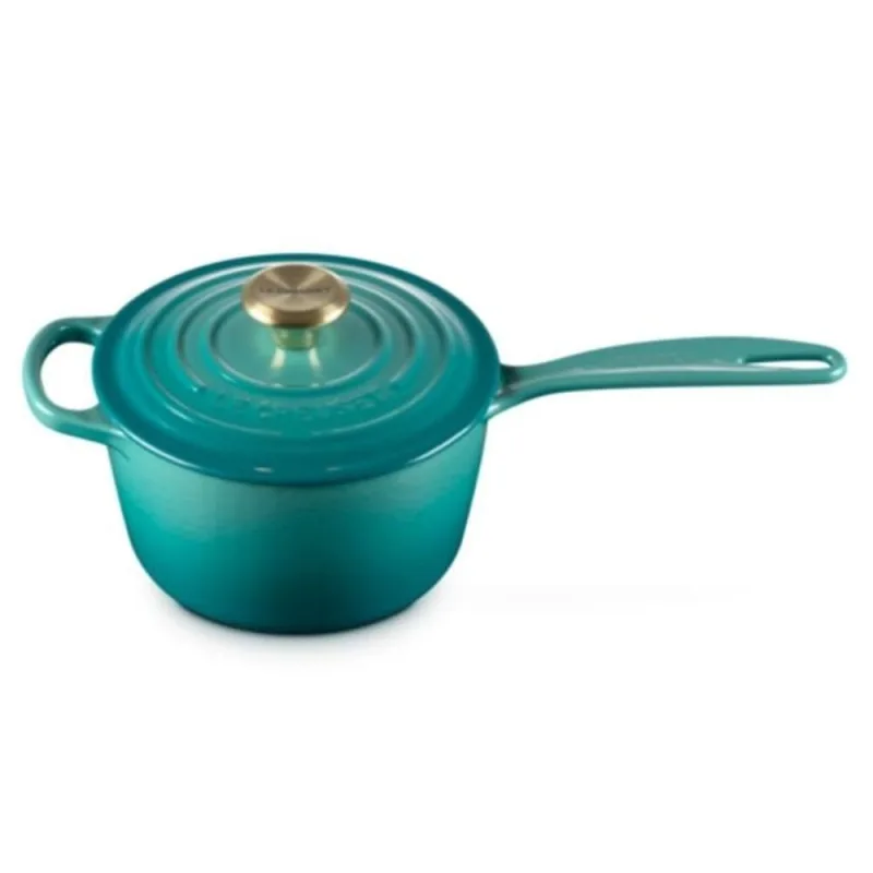 PANELA MOLHEIRA LE CREUSET SIGNATURE COM PUXADOR DOURADO 16CM EM FERRO FUNDIDO BLEU RIVIERA 21181160994450 - Le creuset