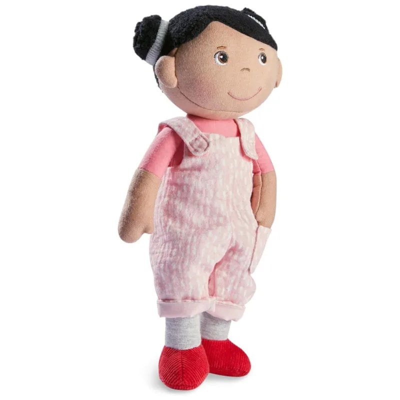 Boneca HABA Snug Up Doll Rumbi com Cabelos Pretos e Jardineira Rosa - Lavável à Máquina para 18 Meses e Acima