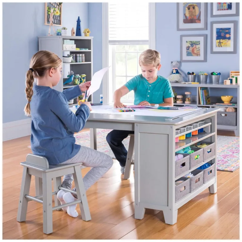 Martha Stewart Guidecraft Kids Mesa e Banquinhos Artísticos em Madeira Cinza com Armazenamento e Rolo de Papel para Atividades Criativas