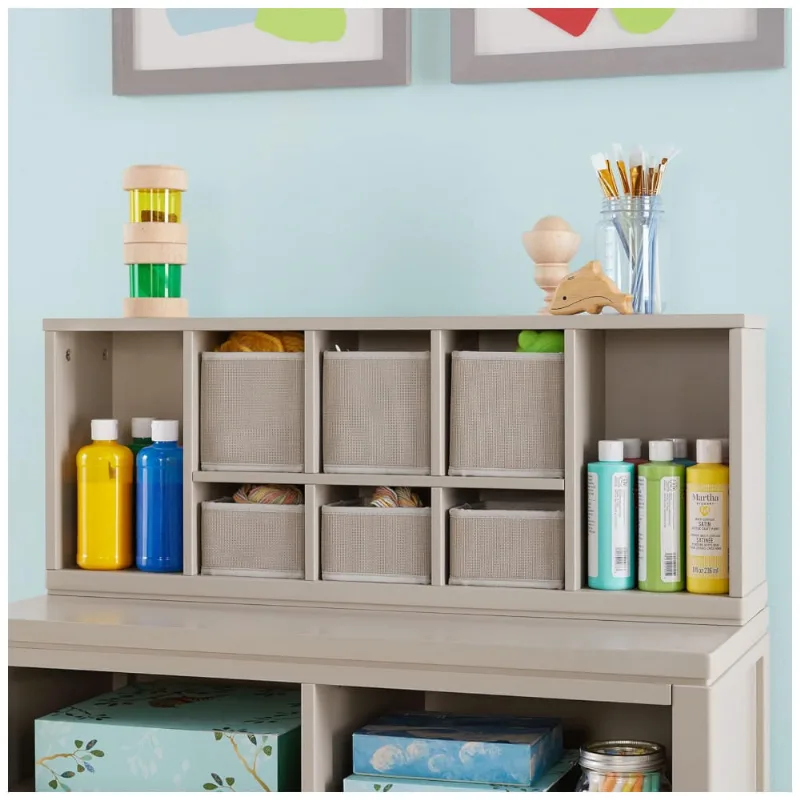Organizador de bancada infantil para artesanato Martha Stewart Crafting Kids’ Cubby Organizer cinza com nichos e 6 cestos tecidos
