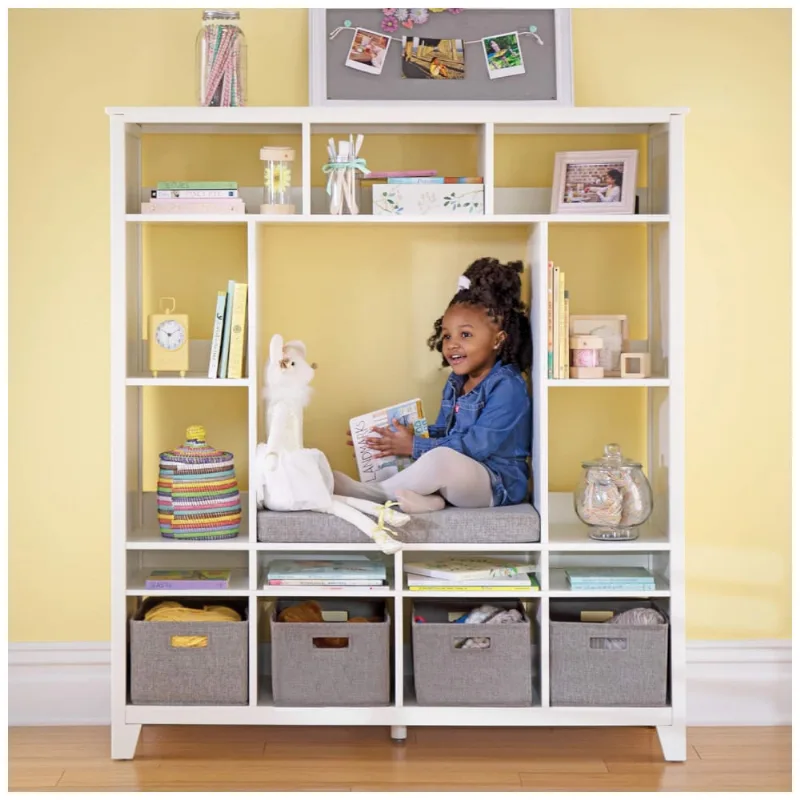 Estante banco infantil Martha Stewart Living & Learning branca com nichos, prateleiras e assento acolchoado para quarto infantil