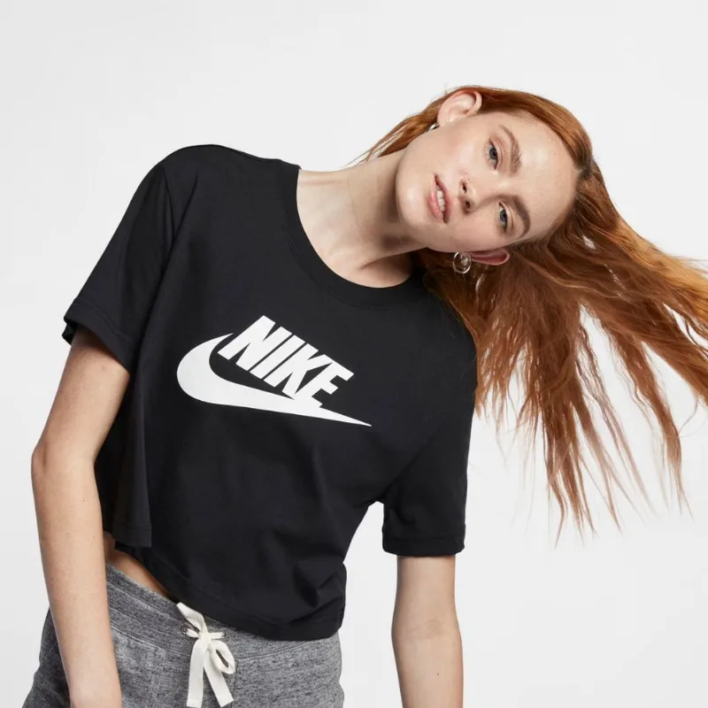 Camiseta Nike Essential Preto/Branco BV6175-010.M