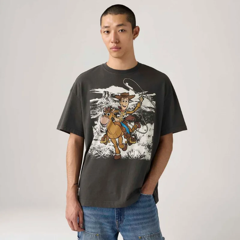 Levi's® X Toy Story Camiseta Woody Boxy Marrom - S USA | P BR