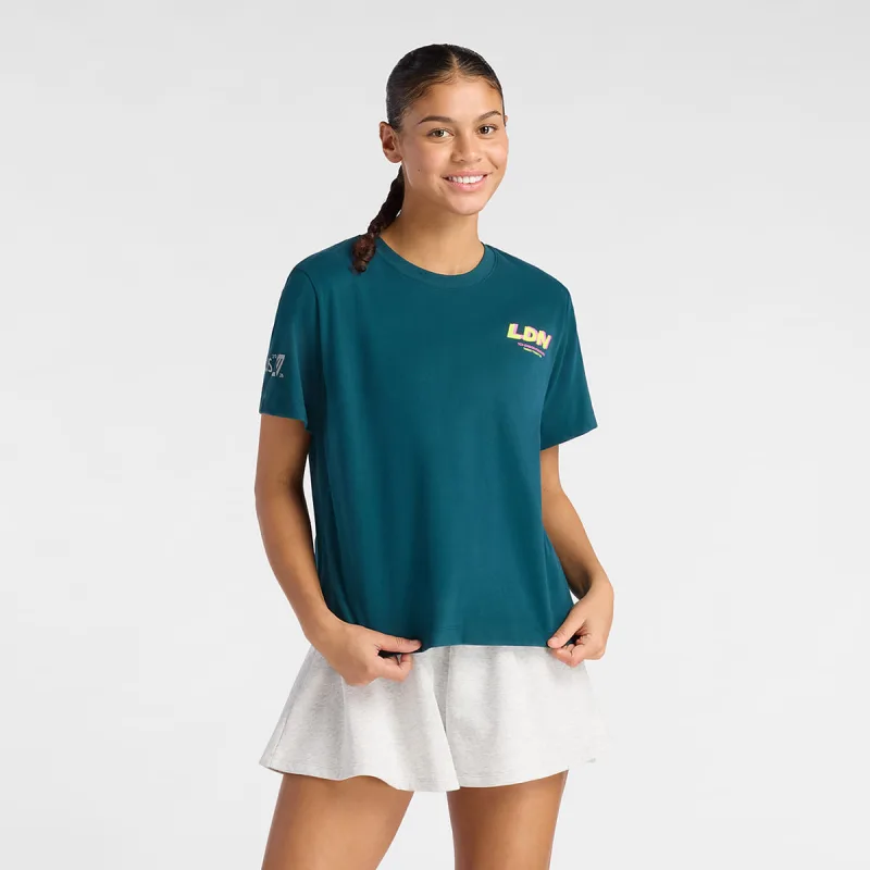 Camiseta London Edition Oversized Graphic Feminina - New Balance