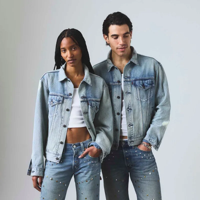 Jaqueta Jeans Levi's® Trucker Pride Road Worn Lavagem Média - L USA | G BR