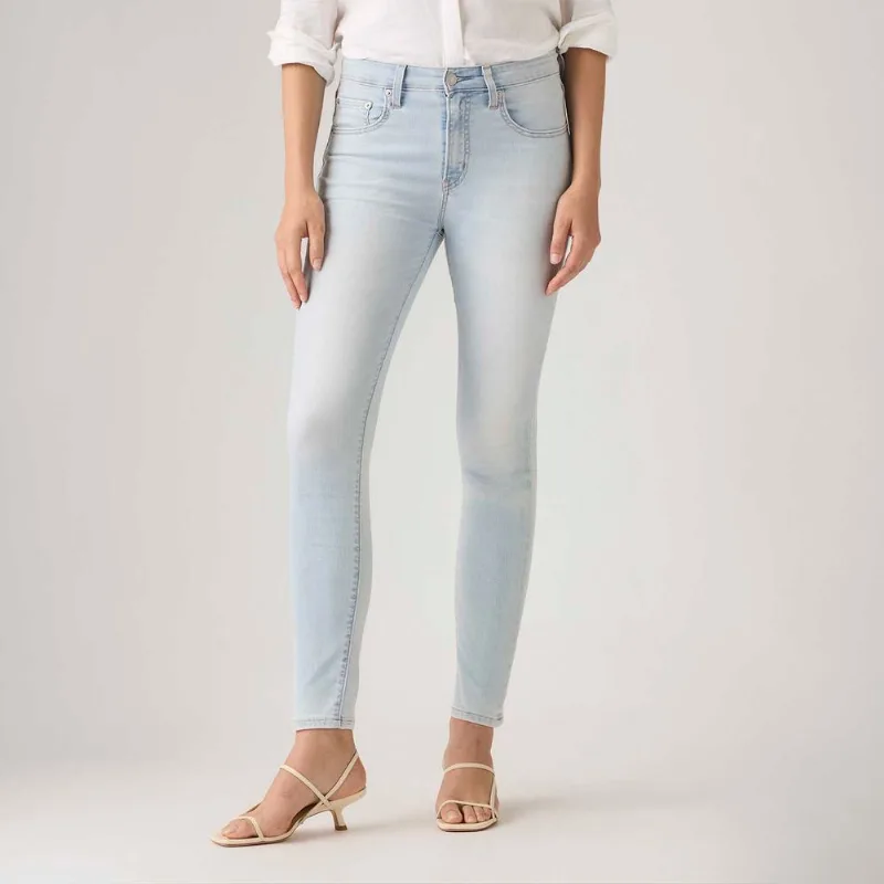 Calça Jeans Levi's® 721® High Rise Skinny Lavagem Clara - 24X30 USA | 34 BR
