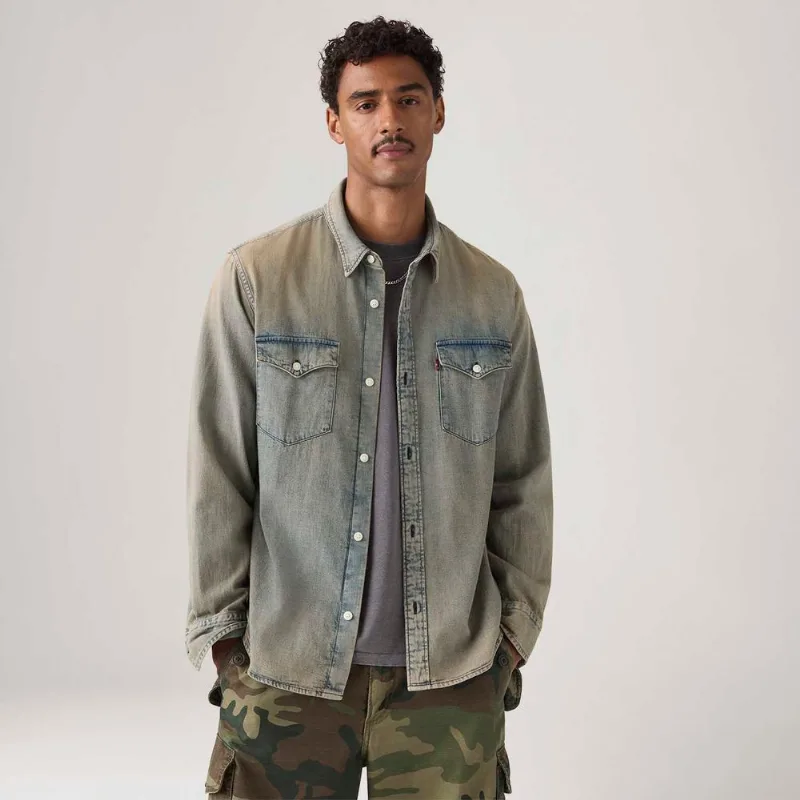 Camisa Jeans Levi's® Relaxed Western Lavagem Média Camisa Jeans Levi's® Relaxed Westrn Lavagem Média - S USA | P BR