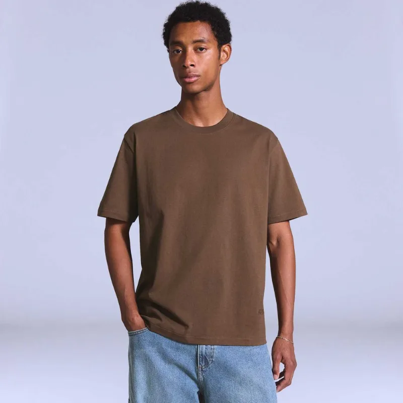 Camiseta Levi's® Blue Tab Relaxed Marrom Manga Curta - S USA | P BR