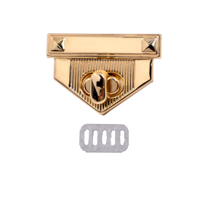 FECHO TORNIQUETE TRIANGULAR PARA BOLSA 44X31MM EM FERRO COM 12 PEÇAS 073 - Dourado