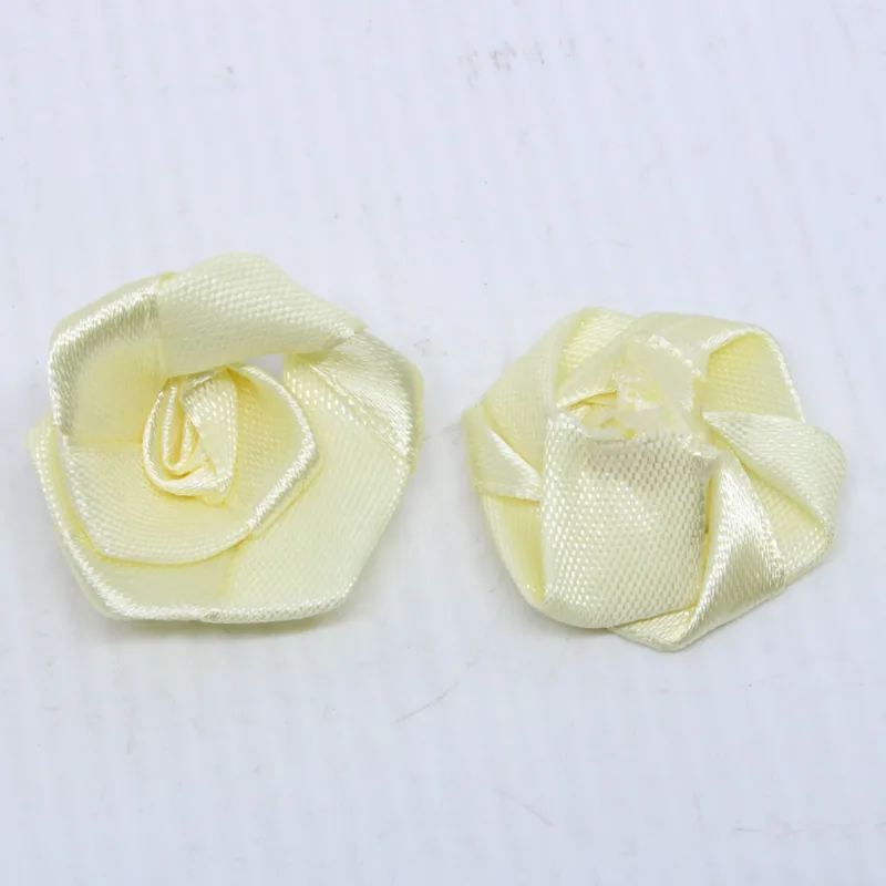 Flor Rococo 30Mm Em Cetim Com 500 Peças Pe043 - Creme