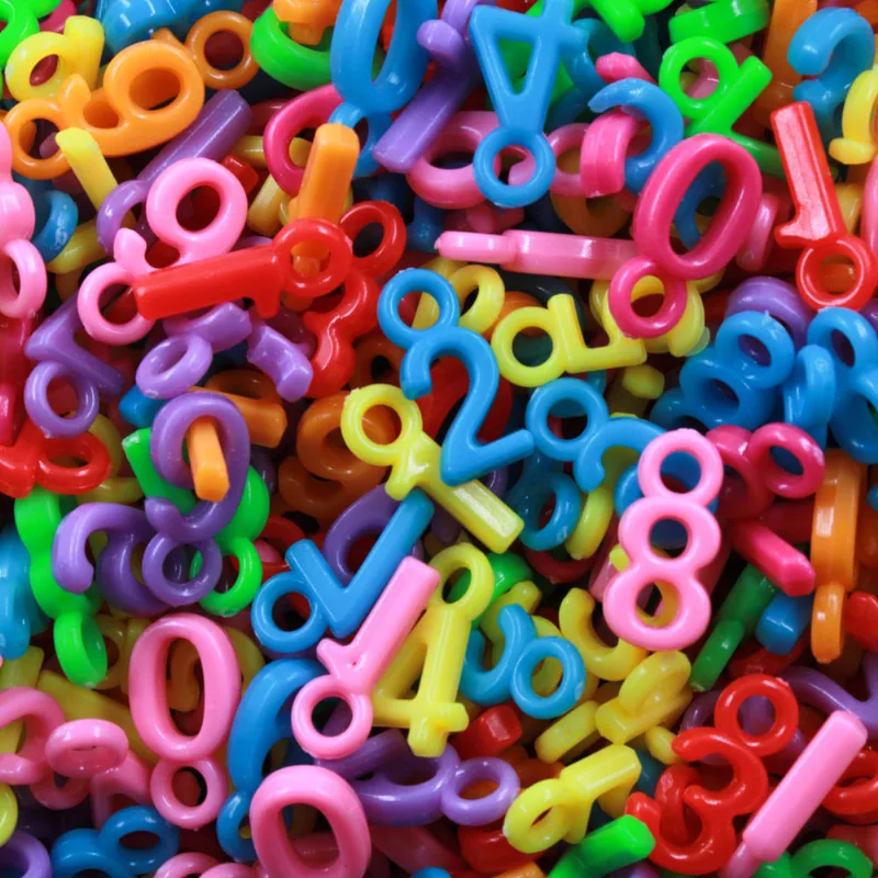 PINGENTE NUMEROS INFANTIL LEITOSO EM PLASTICO COM 500GR 103 - Colorido