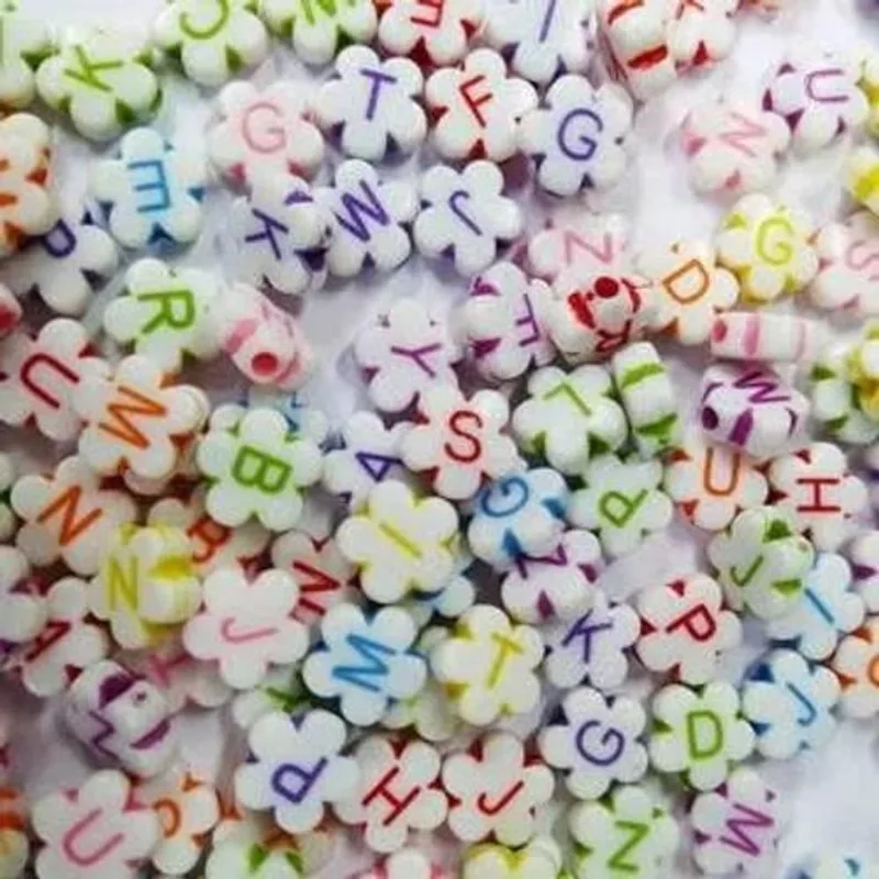Miçanga Flor Branca Com Letra Colorida 10mm Com 100 Unidades