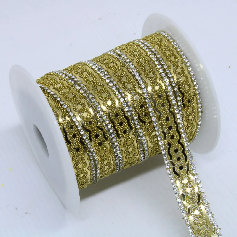 Strass Com Caviar 15Mm Termocolante Com 9 Metros 543 - Dourado + Cristal