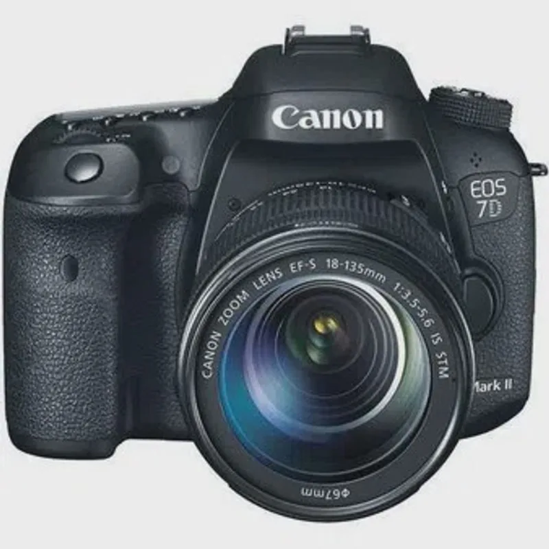 Câmera Canon eos 7D Mark ii com Lente ef-s 18-135mm stm