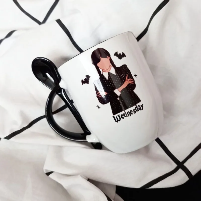 Caneca de colher Wandinha - Não Disponível