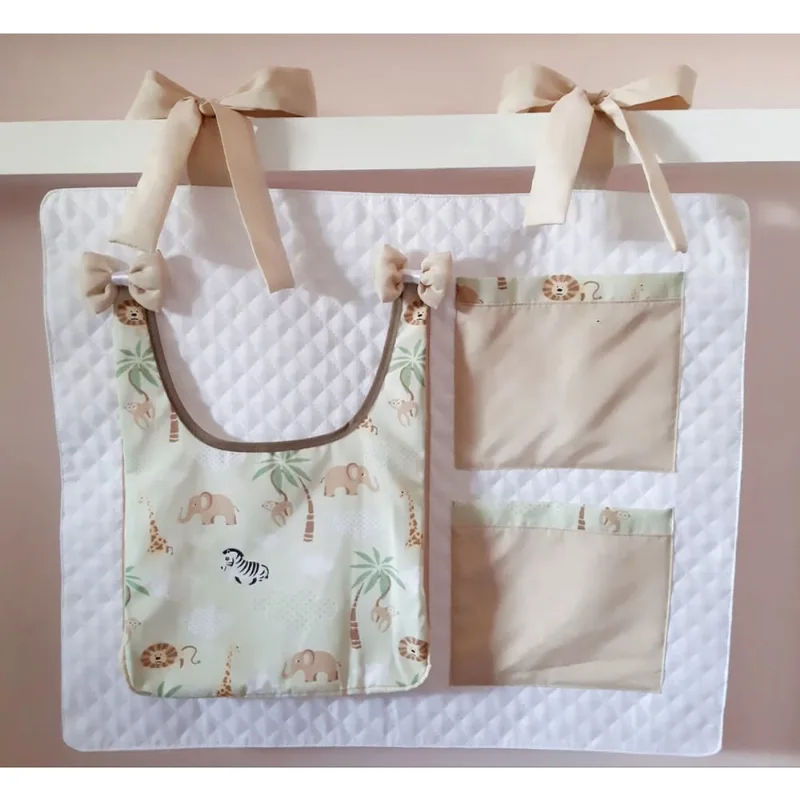 Organizador Quarto de Bebê Porta Treco Fralda Laço Alças Ajustáveis Berço Varão Cabideiro 3 Bolsos Safari Verde e Bege