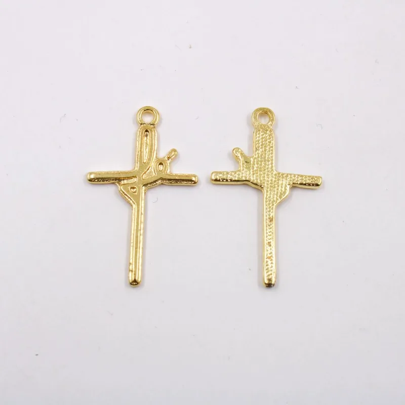PINGENTE CRUZ FE 33X19MM EM ZAMAC COM 100GR Dourado