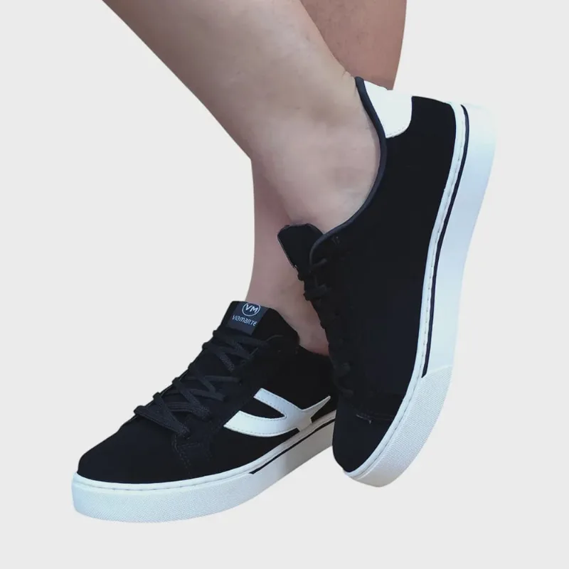 Tênis casual via marte com detalhe