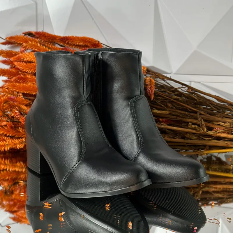 Bota Feminina FootFlex Salto e Cano Médio Confortável