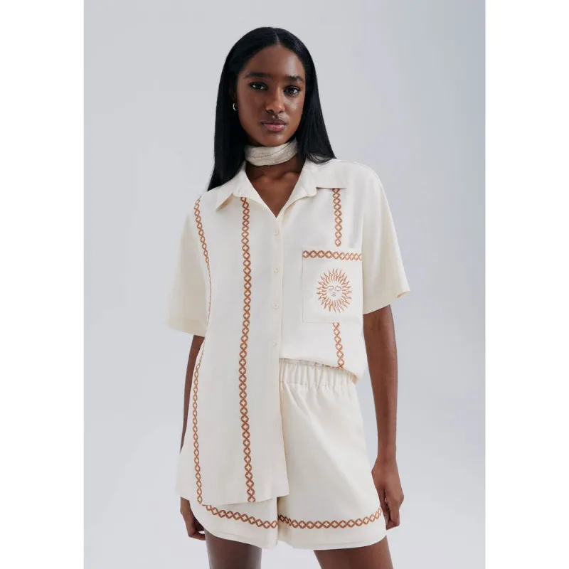 Camisa Feminina Manga Curta Bordada Com Linho - Creme P
