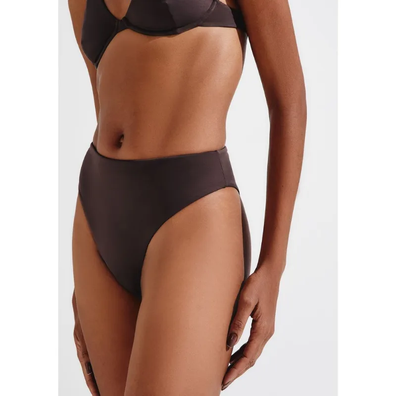 Calcinha Biquíni Cintura Alta Com Fio LYCRA® - Marrom XG