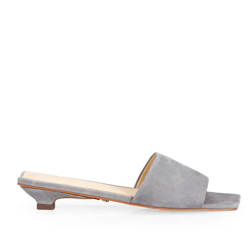 Mule Salto Baixo Couro Suede Cinza Carbono 36