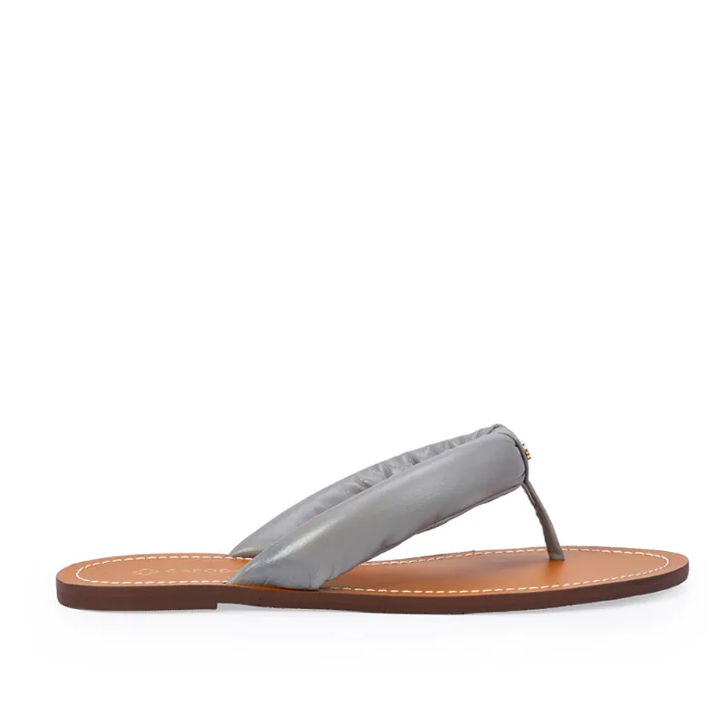 Chinelo Rasteiro Tira Puffer Couro Cinza Carbono 34