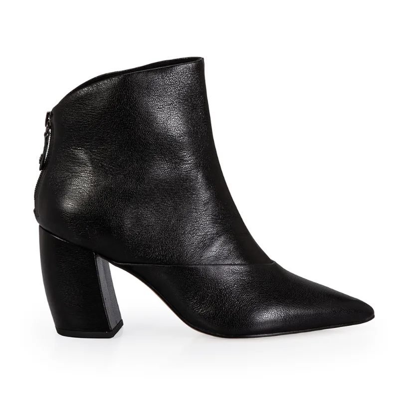 Bota Cano Curto Bico Fino Couro Preta 40