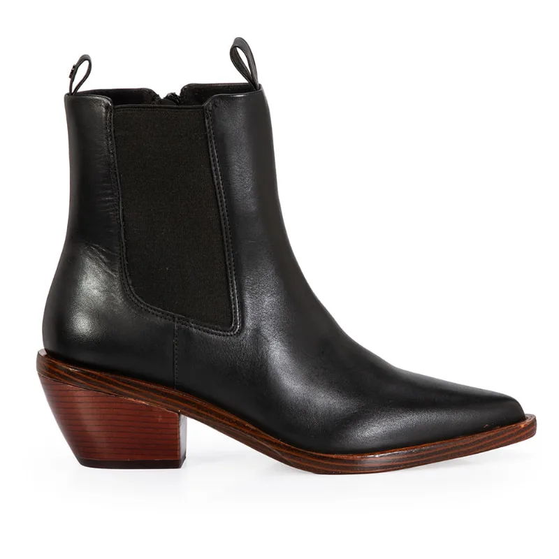 Bota Bico Fino Couro Preta 35