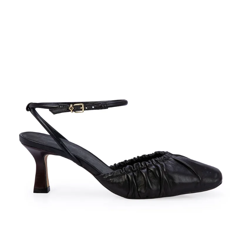 Scarpin Slingback Couro Preto Elástico 38 - CAPODARTE