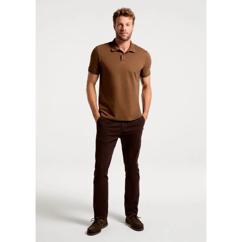 Calça Básica Masculina Chino Slim Em Sarja Com Elastano - Marrom 046