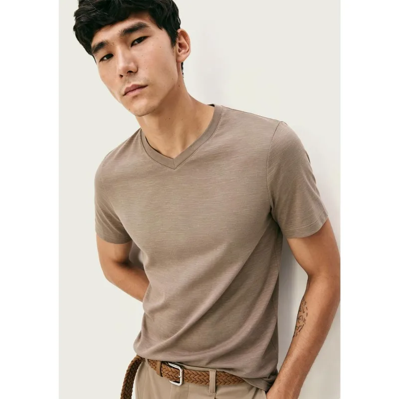 Camiseta Básica Masculina Slim Gola V Em Malha Flamê - Bege G
