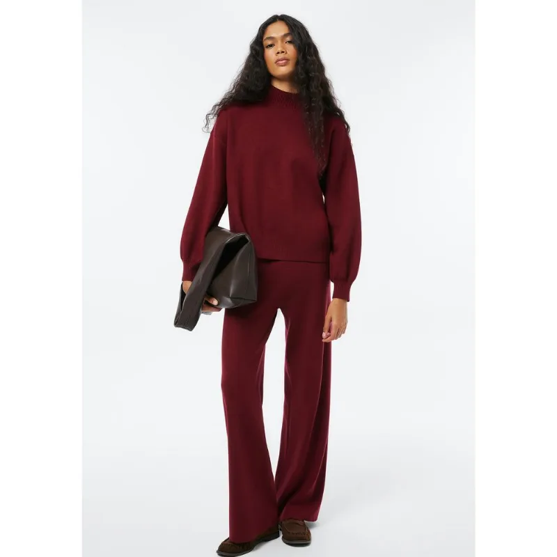 Calça Feminina Reta Em Tricô - Vinho M