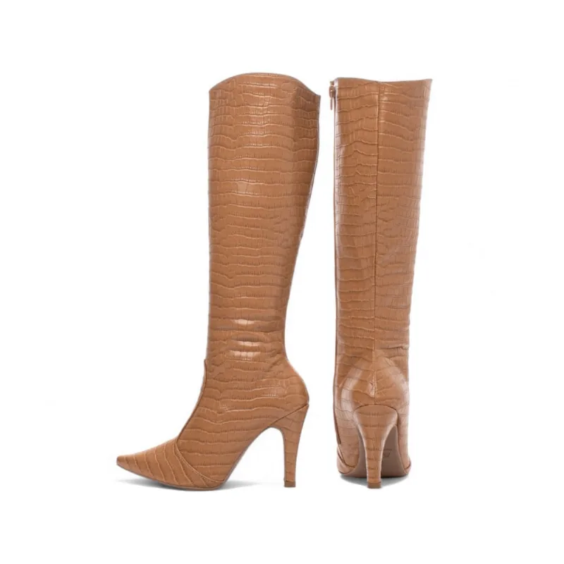 Bota Cano Longo Salto Alto Stiletto Agulha Bico Fino Feminina Croco Caramelo 9cm
