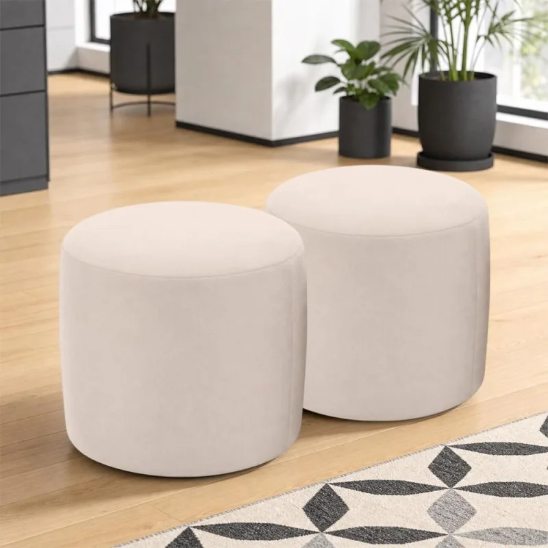 Kit 02 Puffs Redondo 50cm Sala De Estar Living Coliseu W01 Suede Bege - Lyam Decor - Lyam Decor - Móveis
