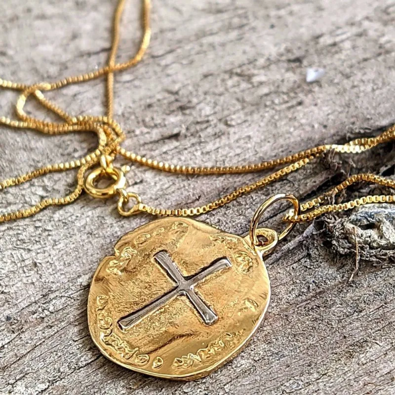 Medalha Das Duas Cruzes Semi Joia Banhada Ouro 18k Presente