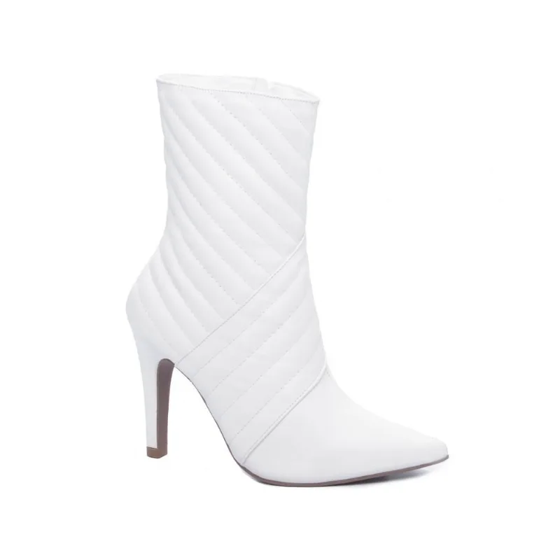 Bota Feminina Cano Médio Salto Alto Bico Fino Branca Torricella