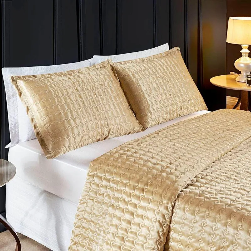 Cobre Leito Casal Padrão Shine Cetim Charmousse 3 Peças - Dourado