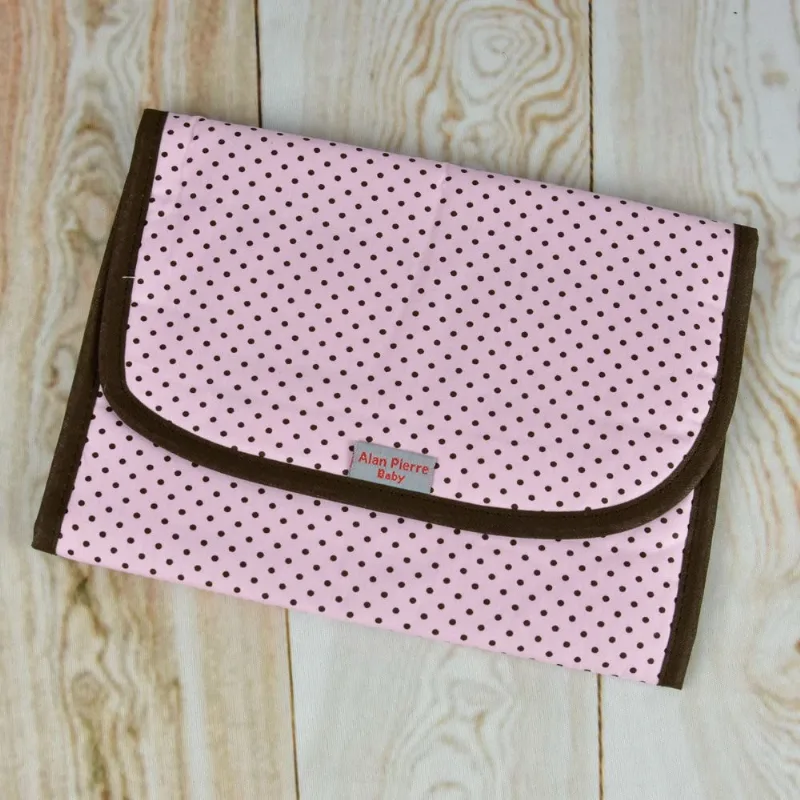 Porta fraldas portátil - poá rosa com marrom