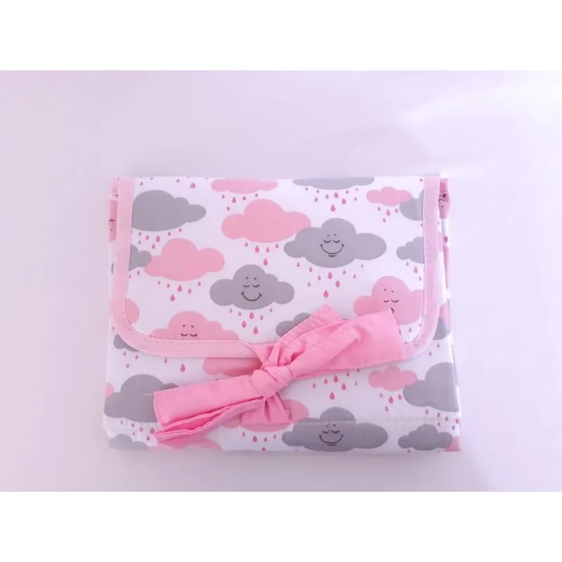 Trocador portátil - nuvem rosa nova