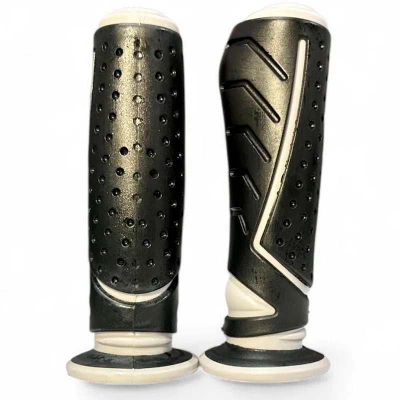 Manopla Para Moto BHD Universal Vennum Sem Roldana Preto E Cinza (MP)