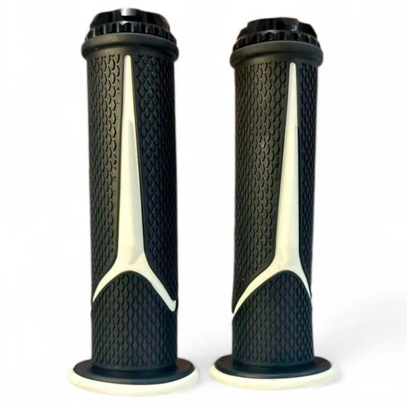 Manopla Para Moto BHD Universal Vip Sem Roldana Preto E Branco (MP)