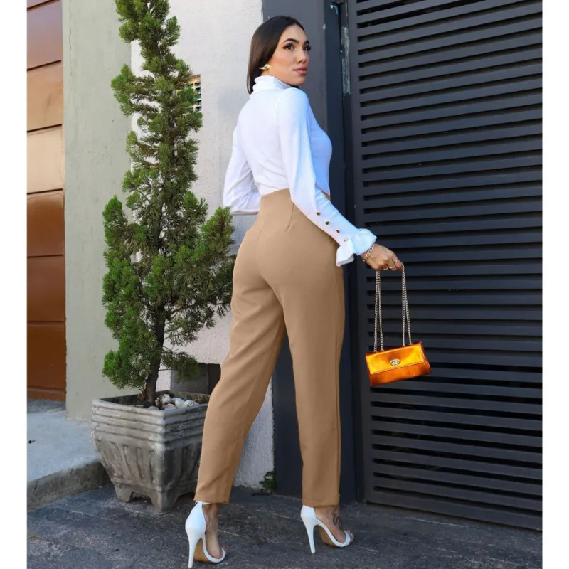 Calça em Alfaiataria com Bolso e Cintura Alta - Não Disponível