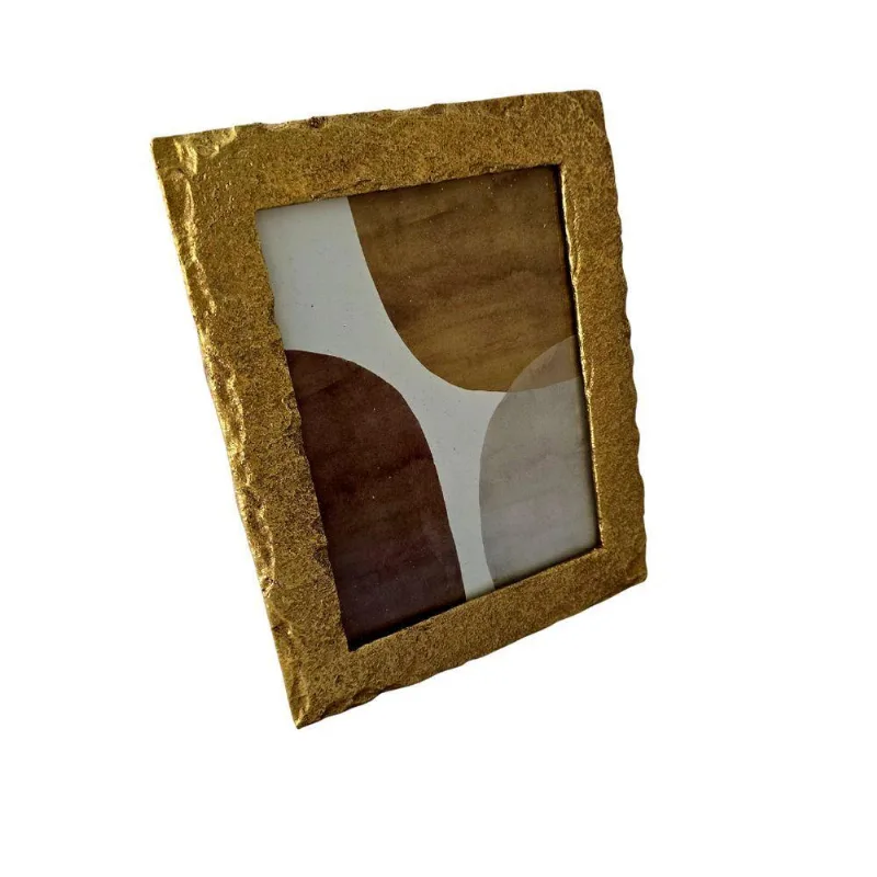 Porta Retrato Em Resina Dourada Fundo Veludo 10 X 15cm