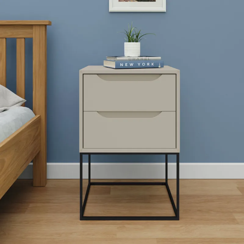 Mesa de Cabeceira Celina com 2 Gavetas - Fendi/Preto