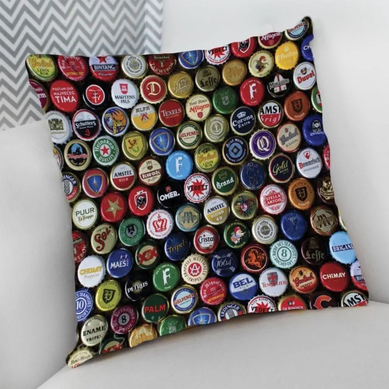 Almofada Cheia com Zíper 40x40cm Tampinhas de Cerveja - DELUZZ